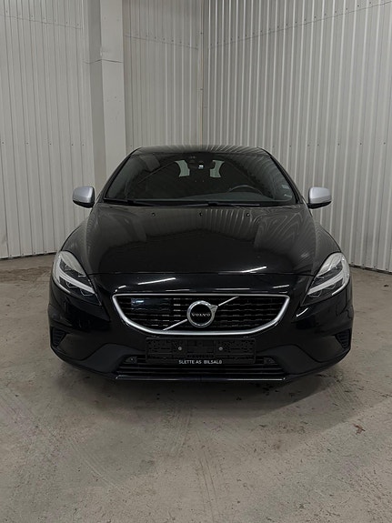 Volvo V40 2 of 23