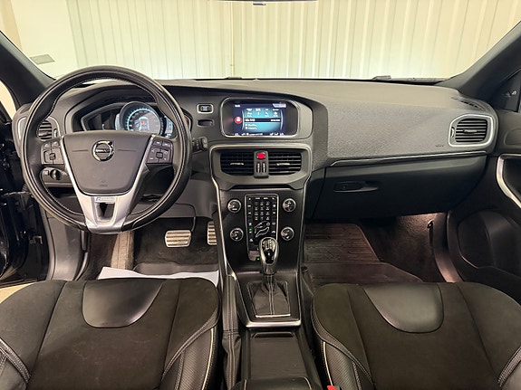 Volvo V40 7 of 23