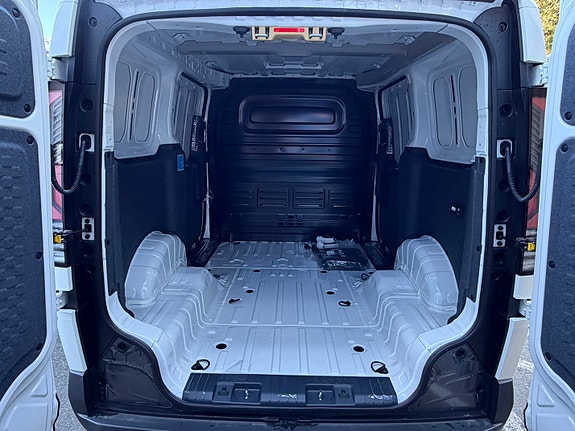 Kia PV5 10 of 19