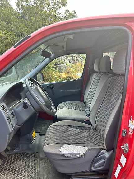 Toyota HiAce 6 of 9
