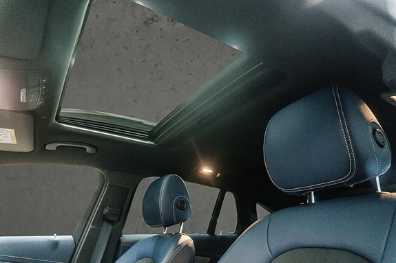 Mercedes-Benz EQC400 16 of 30