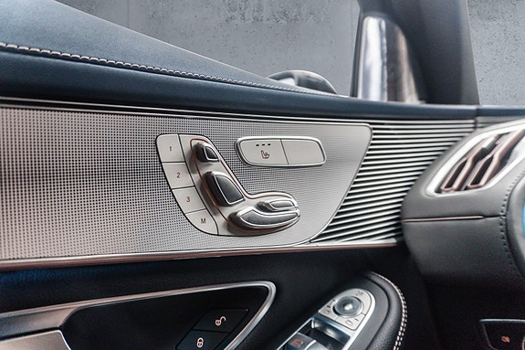 Mercedes-Benz EQC400 30 of 30