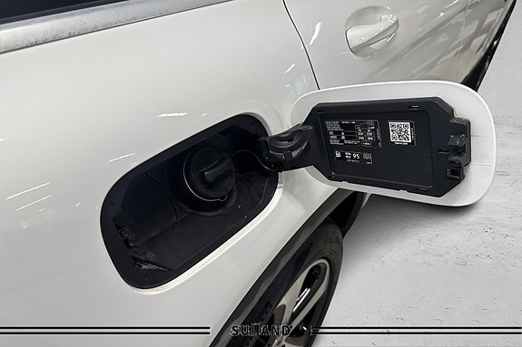 Mercedes-Benz GLC350 e 9 of 28