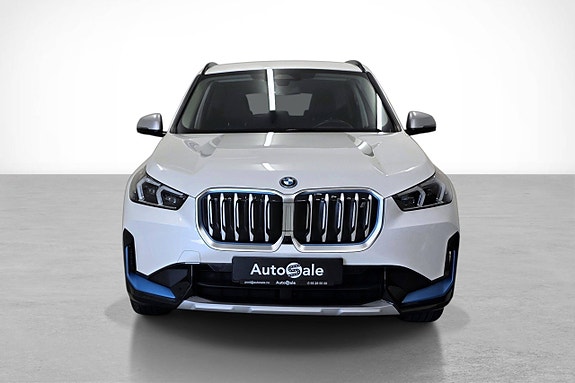 BMW iX1 9 of 30