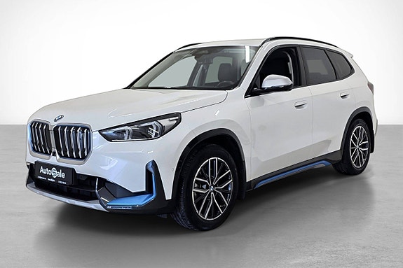 BMW iX1 2 of 30