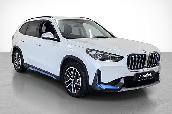 BMW iX1 8 of 30