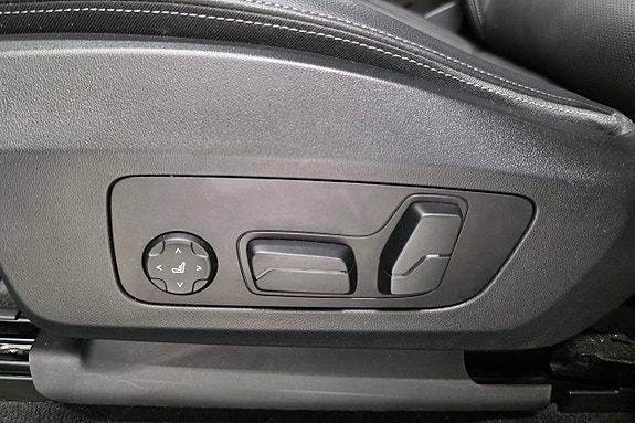 BMW iX1 17 of 30