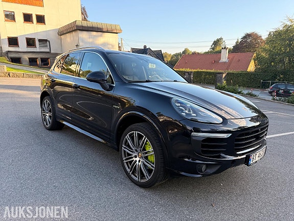 Porsche Cayenne 3 of 20