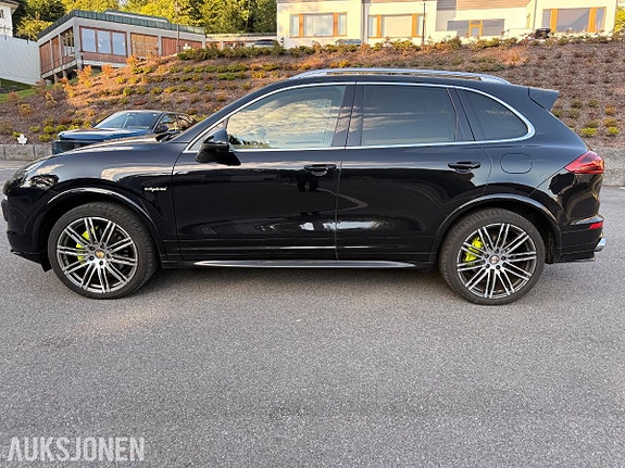 Porsche Cayenne 8 of 20