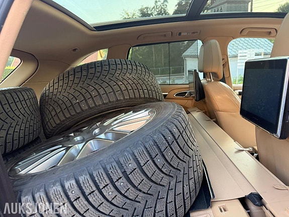 Porsche Cayenne 16 of 20