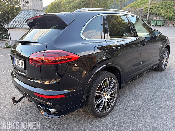 Porsche Cayenne 5 of 20
