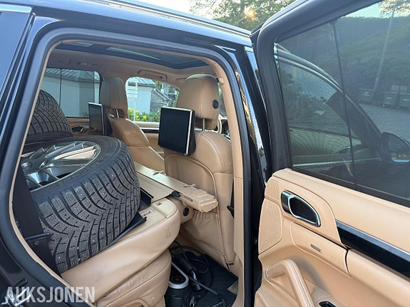 Porsche Cayenne 15 of 20