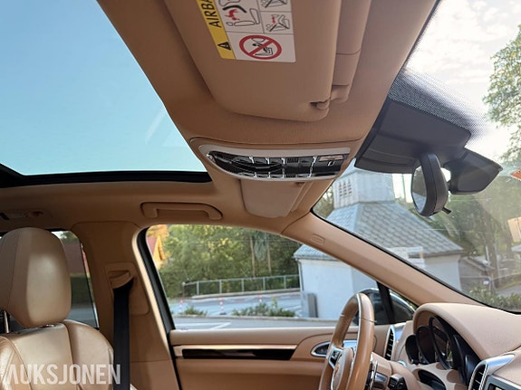 Porsche Cayenne 14 of 20