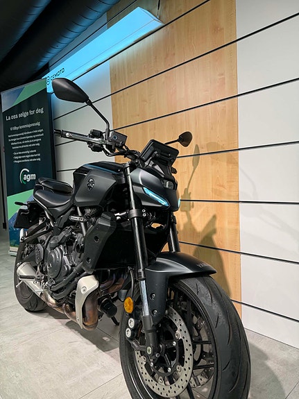 Yamaha MT-07 3 of 10