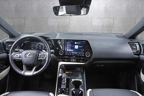 Lexus NX450h 16 of 30
