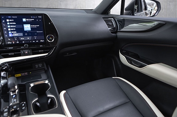 Lexus NX450h 17 of 30