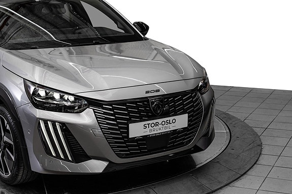 Peugeot e-208 2 of 24