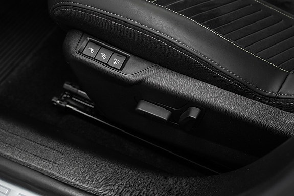 Peugeot e-208 11 of 24