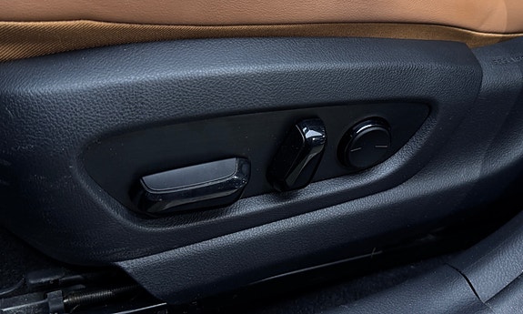 Lexus UX300e 15 of 30