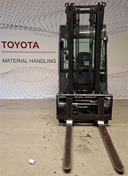 Toyota 8FBMT35 3 of 4
