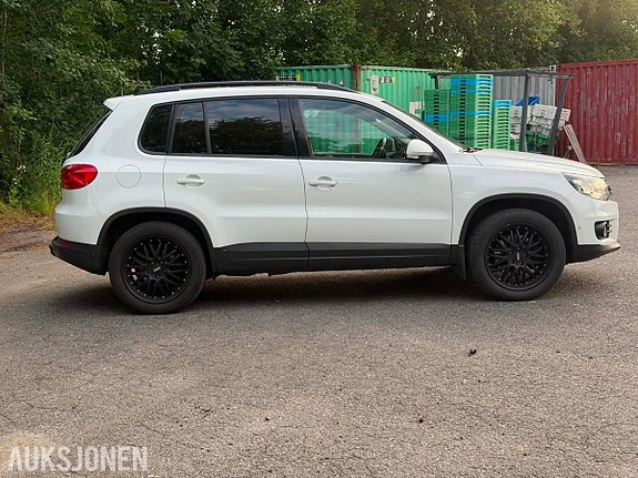 Volkswagen Tiguan 4 of 17