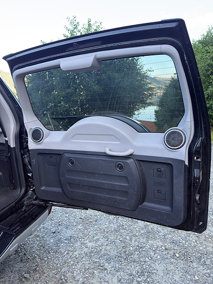 Mitsubishi Pajero 27 of 30
