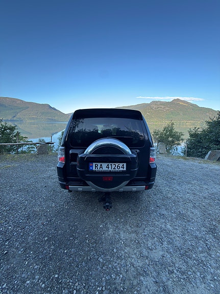 Mitsubishi Pajero 9 of 30