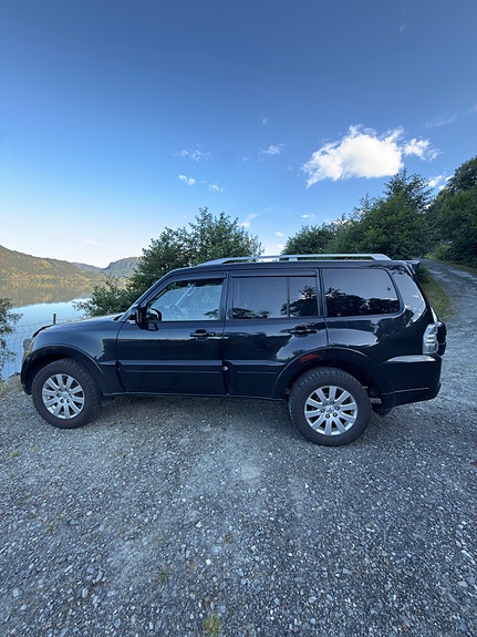 Mitsubishi Pajero 3 of 30