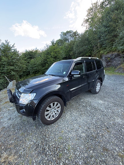 Mitsubishi Pajero 6 of 30