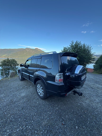 Mitsubishi Pajero 5 of 30