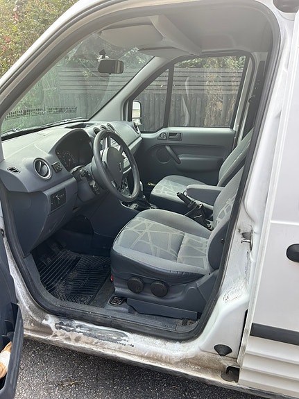 Ford Transit Connect 3 of 5