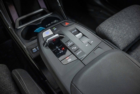 BMW iX1 17 of 30