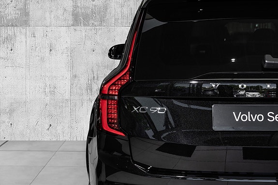 Volvo XC90 8 of 29