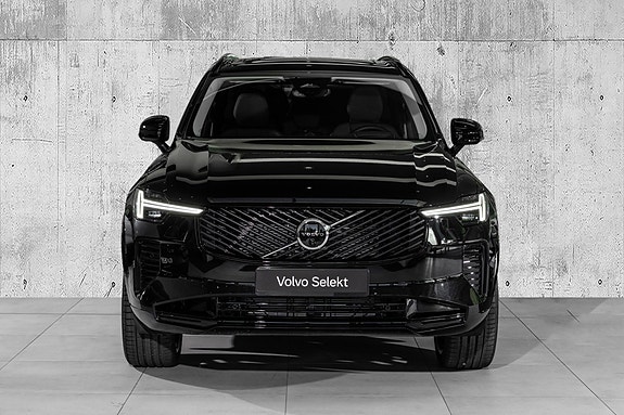 Volvo XC90 3 of 29