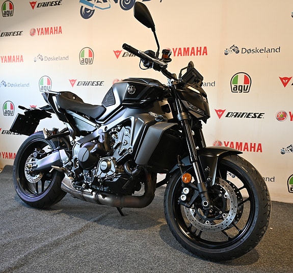 Yamaha MT-09 2 of 7