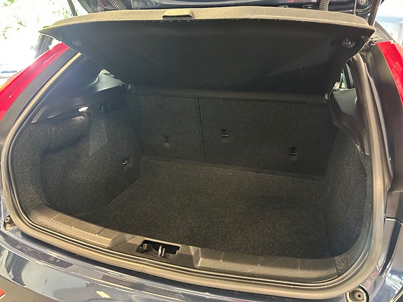 Volvo V40 8 of 30
