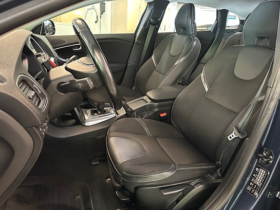 Volvo V40 30 of 30