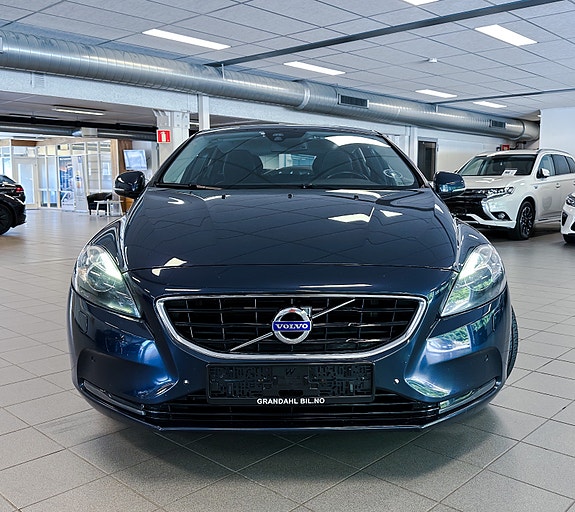 Volvo V40 4 of 30