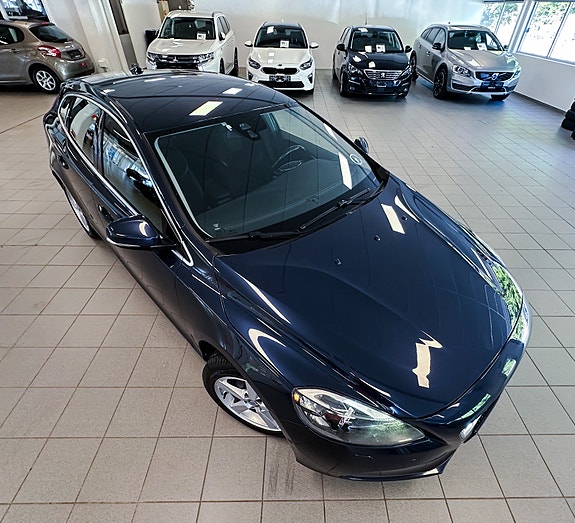 Volvo V40 2 of 30