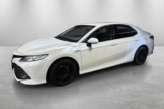 Toyota Camry 2 of 12