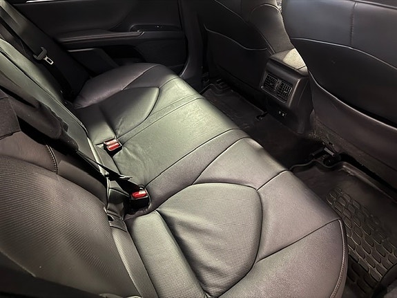 Toyota Camry 6 of 12