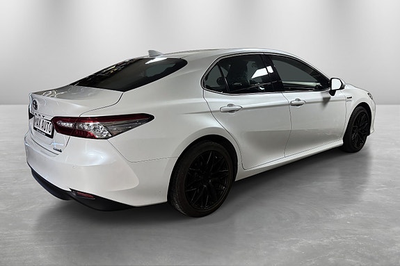 Toyota Camry 4 of 12