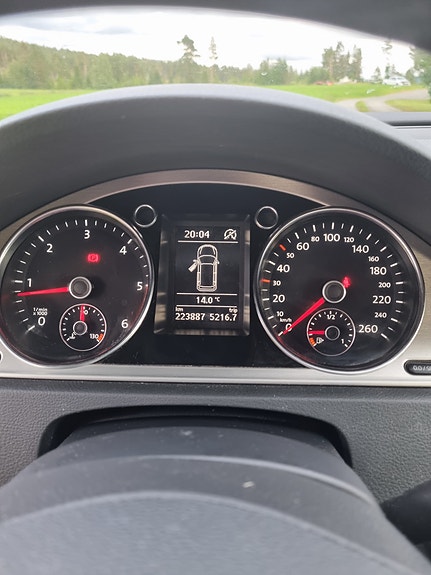 Volkswagen Passat 8 of 16