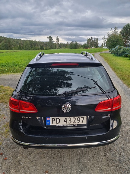 Volkswagen Passat 4 of 16
