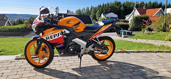 Honda CBR 125 R 3 of 7