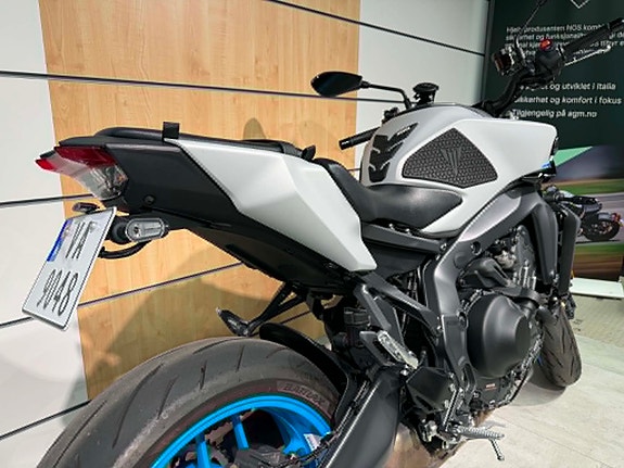 Yamaha MT-09 7 of 18