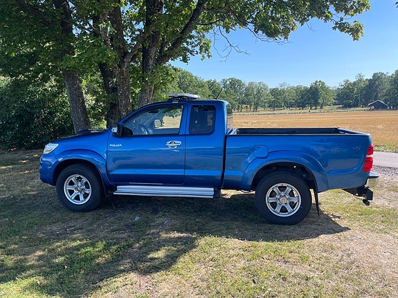 Toyota HiLux 5 of 30