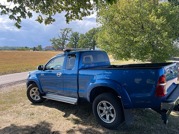 Toyota HiLux 7 of 30