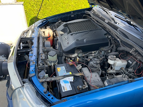 Toyota HiLux 23 of 30