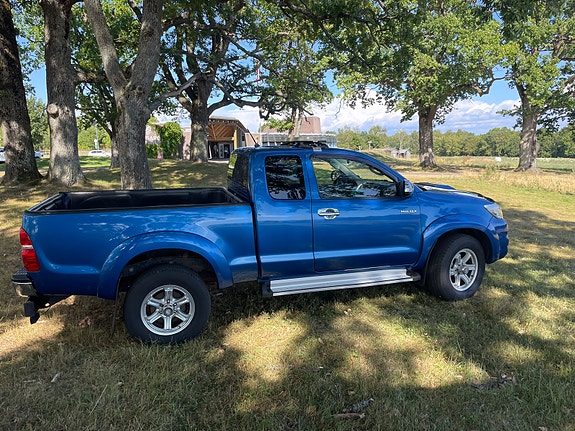 Toyota HiLux 17 of 30